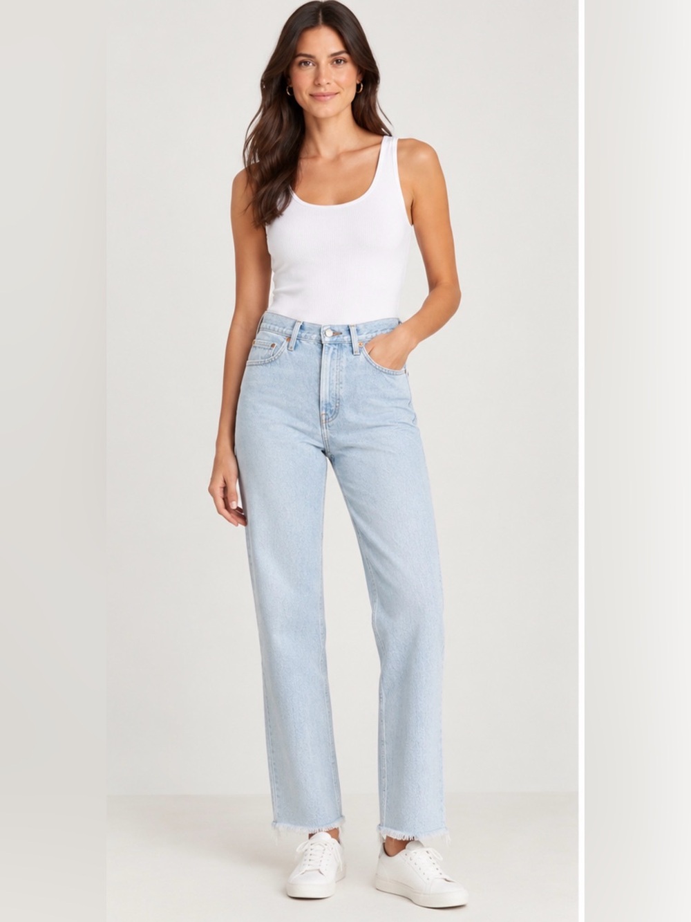 Levi’s light wash, high-waisted denim jeans a 28